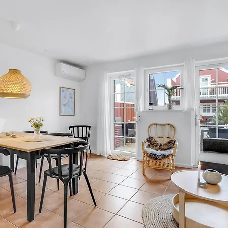 2 Bedroom Beautiful In בית נופש בלבאנד